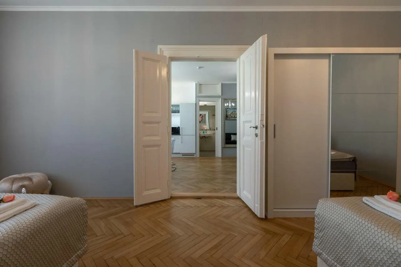 SlaBur Residence Praga Apartahotel